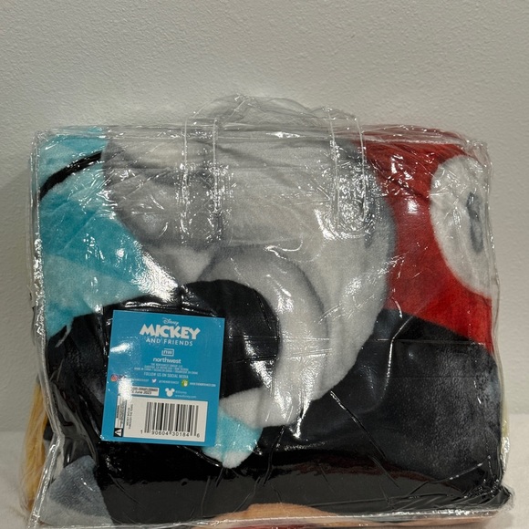 Disney Mickey Twin size 60x80inch Rachel Blanket New. - Picture 4 of 4